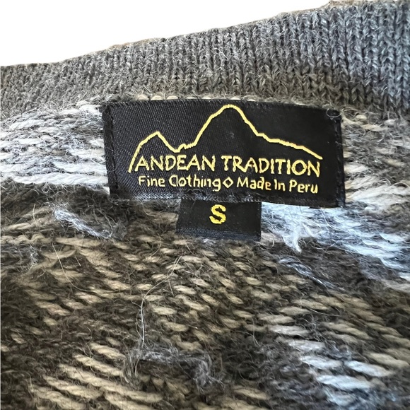 Andean Tradition alpaca blend knit long sweater with decorative hooks size small - Picture 6 of 8